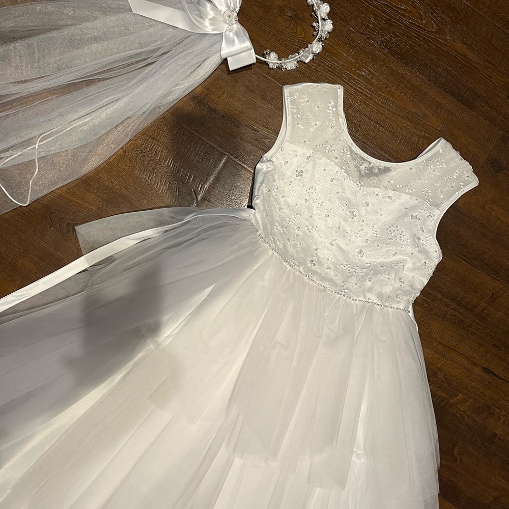 Beautiful, Baptism or First Holy Communion Dress. Vail included.